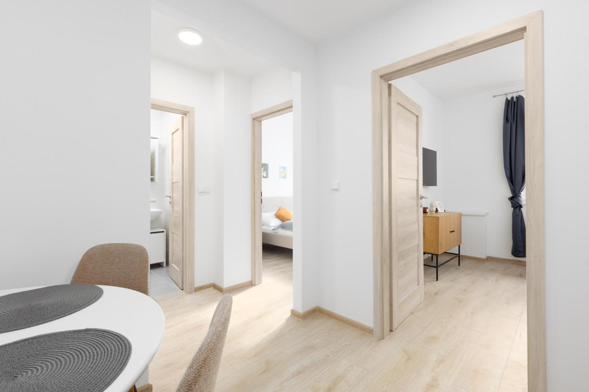 2 Bedroom With A Terrace Near The Metro * Praga
