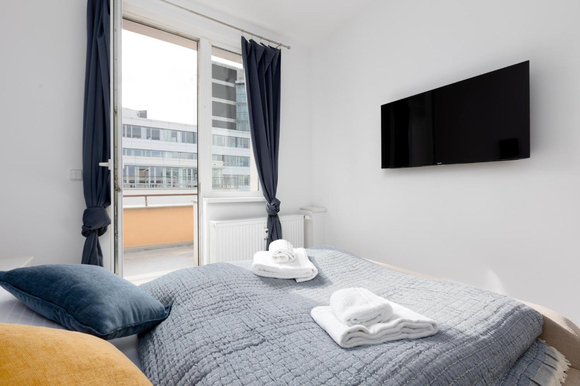 2 Bedroom With A Terrace Near The Metro Praga