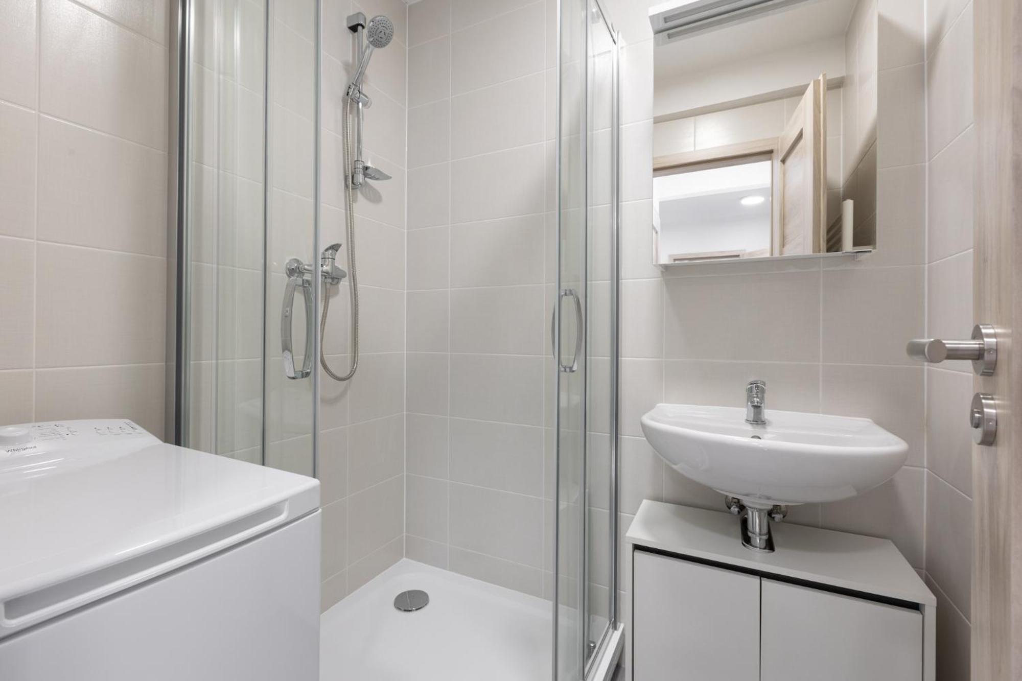 2 Bedroom With A Terrace Near The Metro Appartamento Praga
