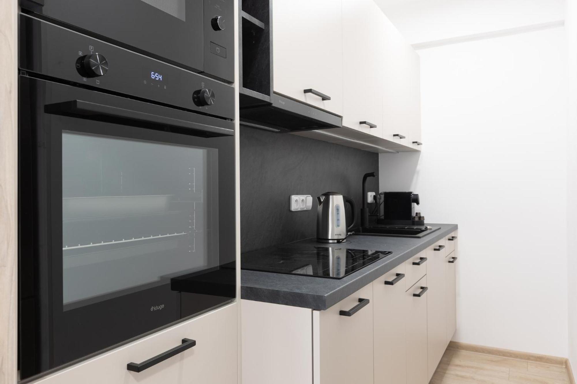 2 Bedroom With A Terrace Near The Metro Praga