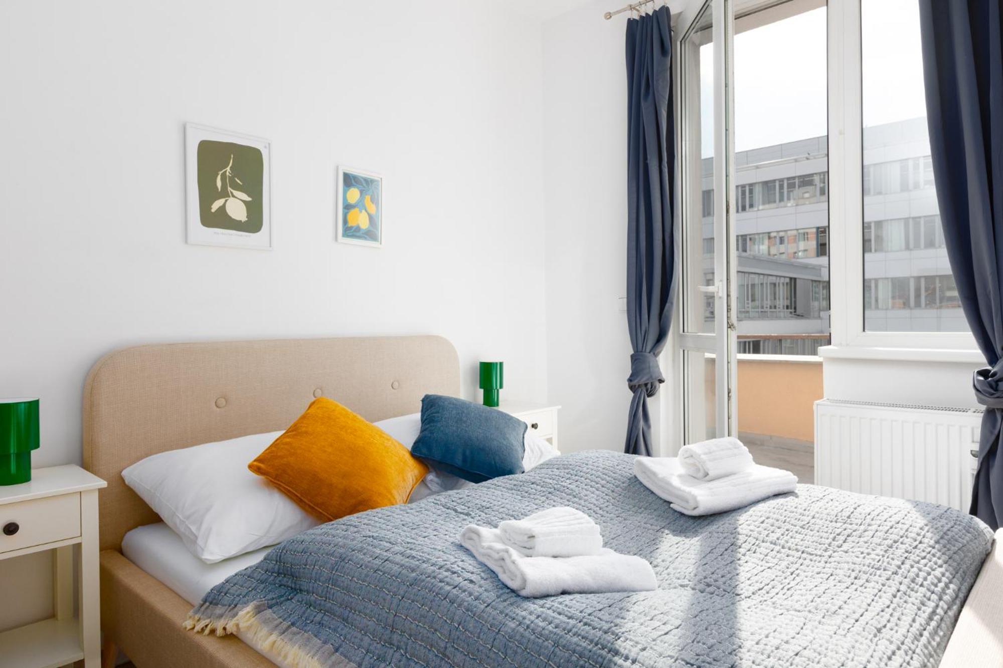 Appartamento 2 Bedroom With A Terrace Near The Metro Praga