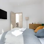 2 Bedroom Apartment With A Terrace Near The Metro