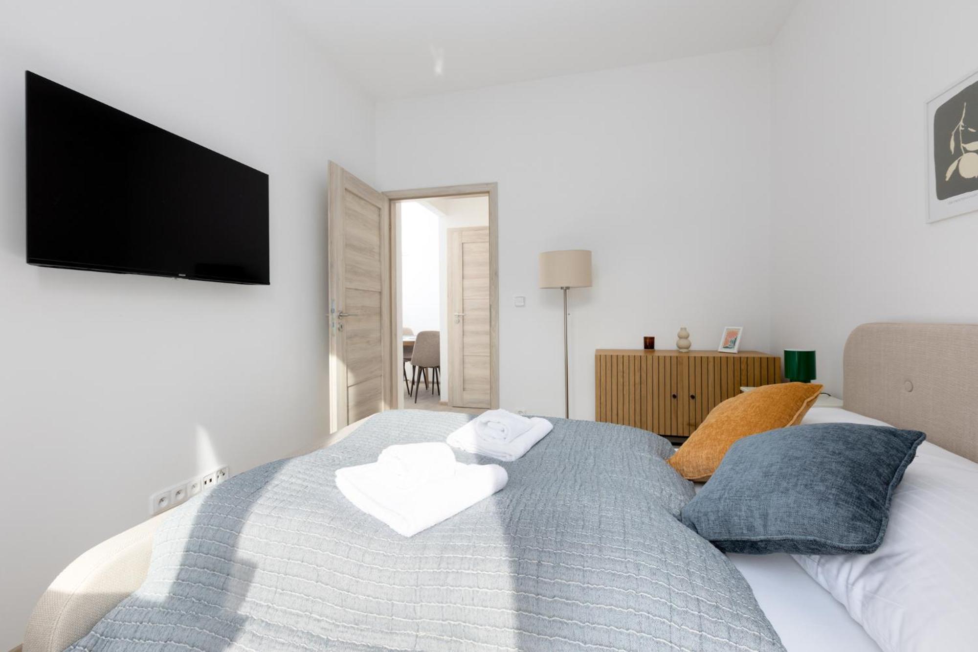 2 Bedroom With A Terrace Near The Metro Prague